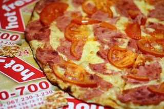 Піца З шинкою та помідорами500г