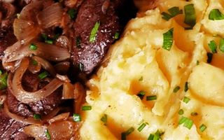 Ficaței lyonezi si piure de cartofi