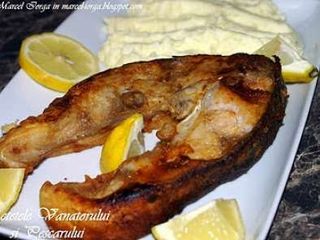 Crap prajit cu mujdei de usturoi si mamaliguta 