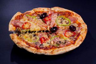 Пица Капричоза (500гр)