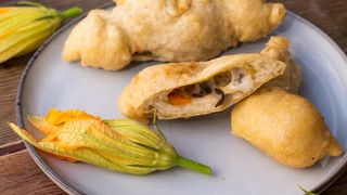 Fiore di zucca all'alice felice