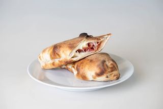 Paluch chlebowy nadziany boczkiem i serem 1szt