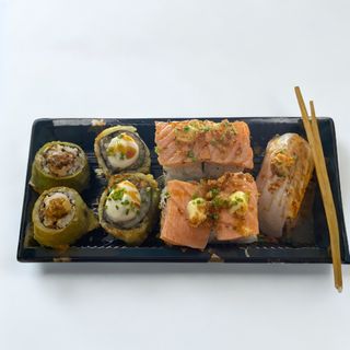 S1. SUSHI MISTOS COM FRITO