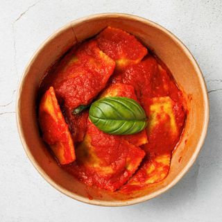 Ravioli ricotta e spinaci al pomodoro