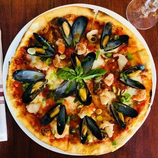 Pizza Pescatore