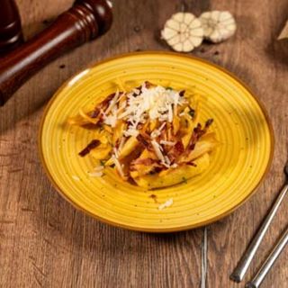 Cartofi prajiți cu usturoi și bacon crocant