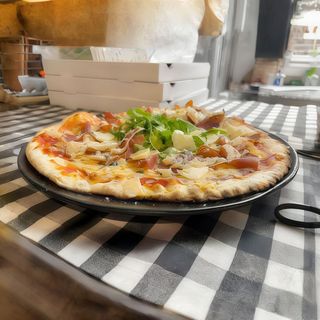 Pizza De Jamón Serrano (32 cm)