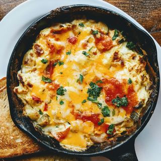 Омлет с тиквички и сирене + гарнитура (230г - 250г)