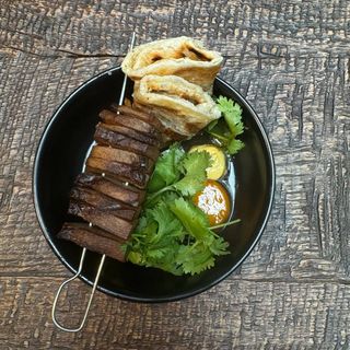 Шашличок із телячого язику, кінзою та коржиком роті