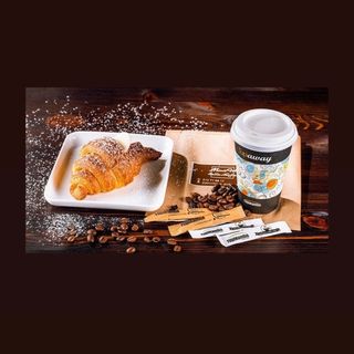 კრუასანი კარამელით+ყავა