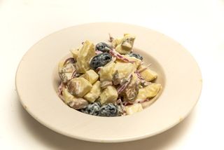 Salată rece de cartofi cu ou și maioneză