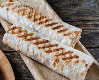 Хот дог в лаваші мисливський