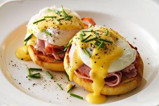Desayuno De Huevos Benedict
