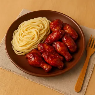 Спагеті з курячими крильцями та соусом барбекю (350/30г)