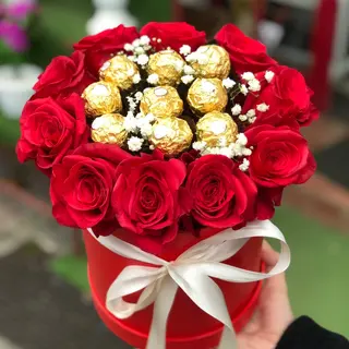 Flower Box 10 ruža, Ferrero kuglice/Raffaello kuglice