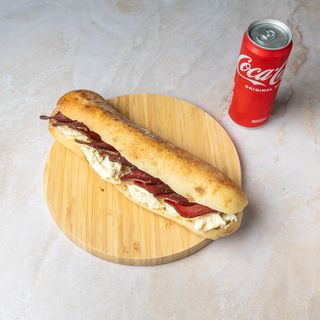 Čobanski somun sa goveđom pršutom i kajmakom + Coca-Cola 0.33l