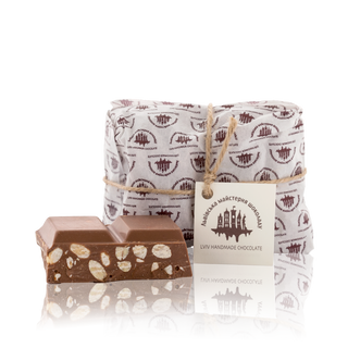 Молочний з горіхами (100г)