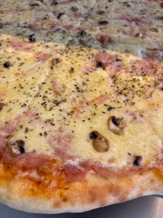 Pizza capricciosa - parče