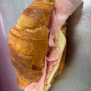 Croissant jamón y queso 