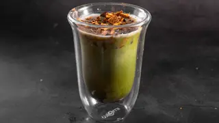 Piernikowa Matcha Latte