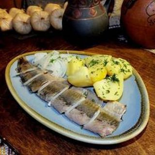 ქაშაყის ფილე მოხარშული კარტოფილით