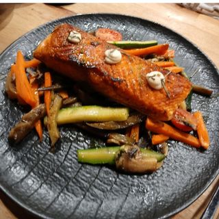 Lomo De Salmón Fresco Con Verduritas 