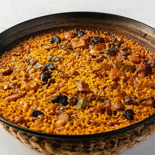 Arroz de pollo picantón y setas de temporada