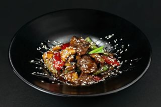 Телятина з овочами в Гостро-солодкому соусі (250г)