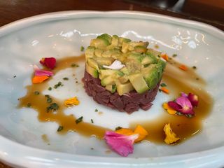 Tartar de atún con aguacate