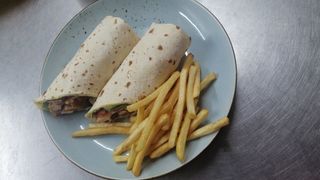 Tortilja sa pohovanom piletinom + pomfrit 100g