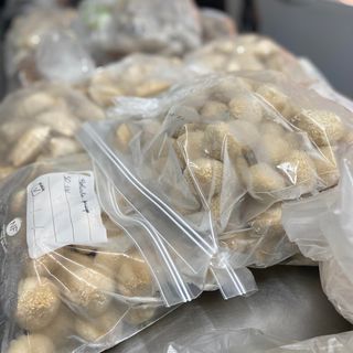 Pack com 10 mini salgados congelados