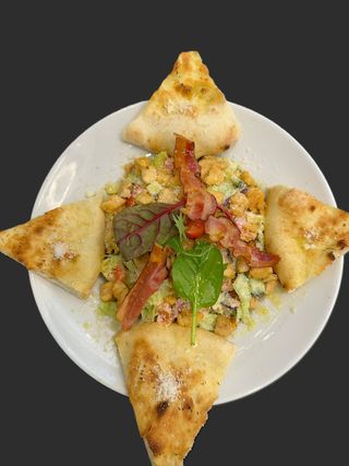 Salată Caesar cu focaccia