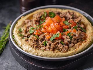 Хумус з телятиною