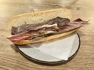 Bocadillo De Serranito De Ternera