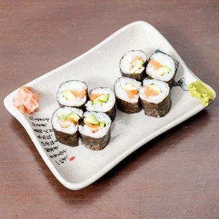Sake-Aguacate Uramaki