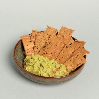 Guacamole con crackers