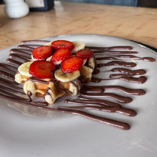 GOFRE NUTELLA, FRESA Y PLATANO 