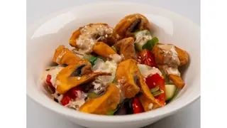 Салат с жареными шампиньонами