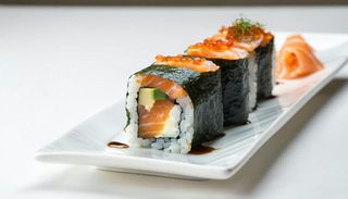 97. Hoso fritto salmone e formaggio Philadelphia