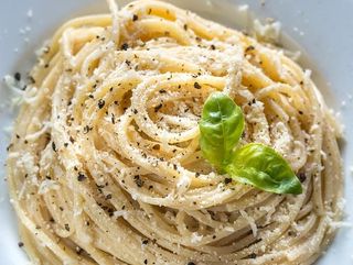 Spaghetti Cacio Pepe (creamy)