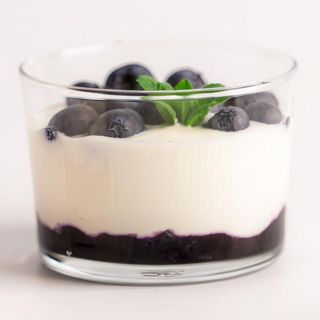 Yogur Con Mermelada De Arándanos