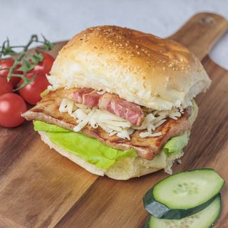 Filovana bela vešalica