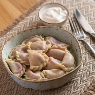 Вареники з вишнями та сметаною (200/50 г)