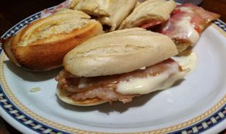 Montadito De Lomo Con Queso