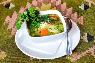 ქათმის წვნიანი (სოფლის დედლით)