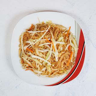 Rižini rezanci s jajima i povrćem