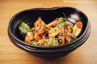 Shrimps in butter and white wine sauce