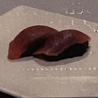 Nigiri maguro con riso venere