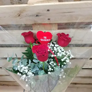3 ROSAS Y PICK CORAZON