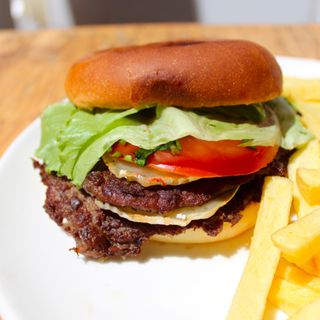 Burguer Double Goat Smash y Patatas fritas